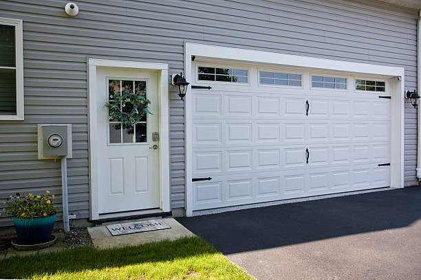 24/7 Emergency Garage Door Panel Replacement experts in Gridley, IL